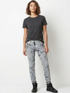 Guess - Distressed Skinny Jeans